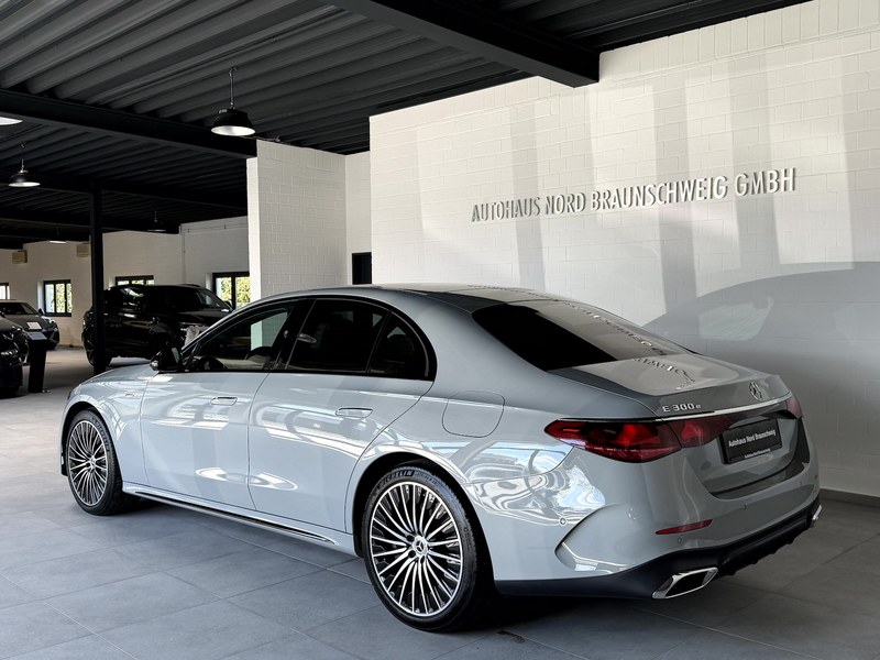 Mercedes-Benz E 300 e AMG Line*Superscreen*4DBurmester*Night* — photo 5