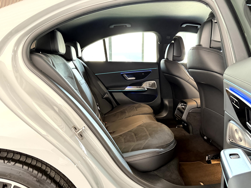 Mercedes-Benz E 300 e AMG Line*Superscreen*4DBurmester*Night* — photo 8