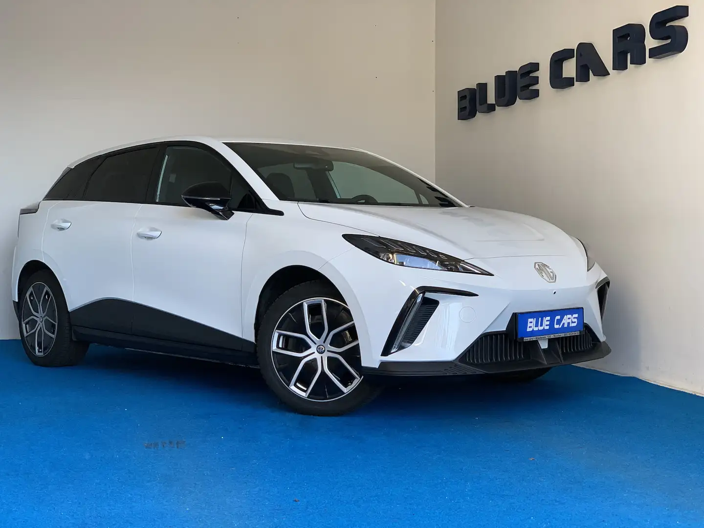 MG MG4 64kWh 360°/Leder/ACC/LED/V2L/DAB/CarPlay Weiß - 1