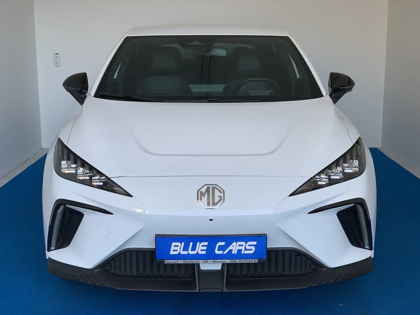 MG MG4 64kWh 360°/Leder/ACC/LED/V2L/DAB/CarPlay Weiß - 2