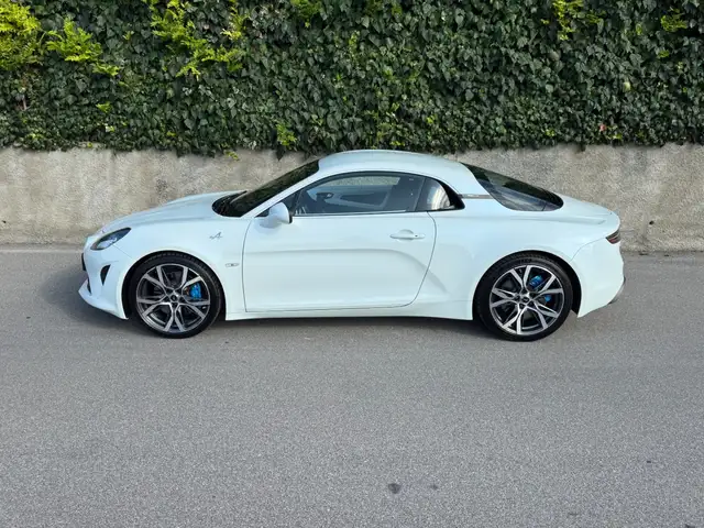 Alpine A110 view 12