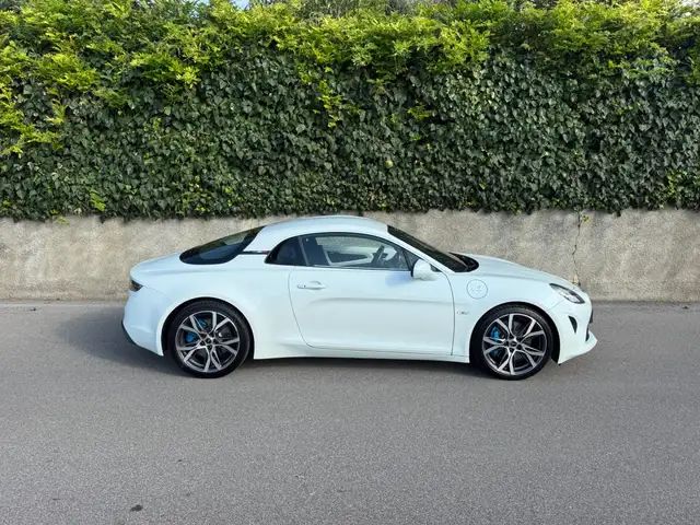 Alpine A110 view 5