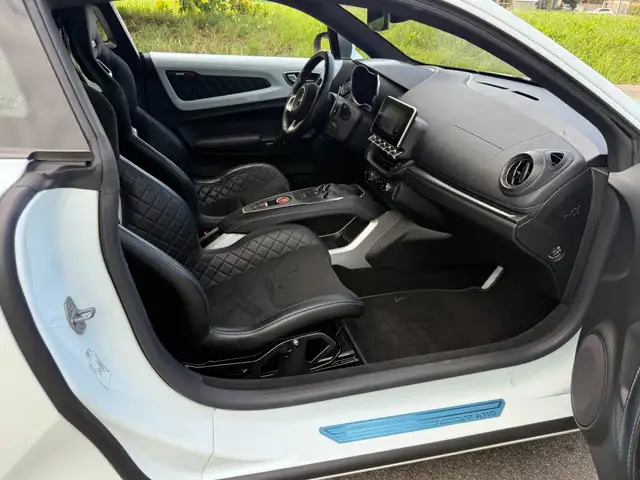 Alpine A110 view 7
