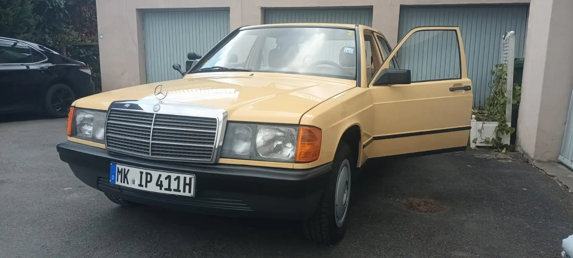 Mercedes-Benz 190 Amarillo - 2