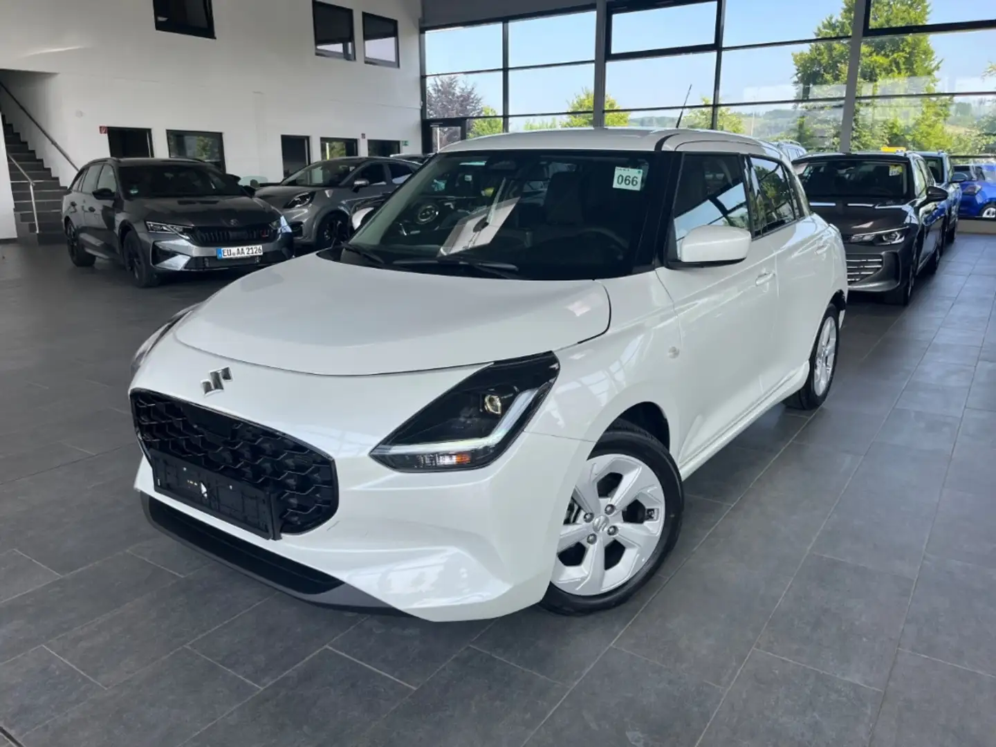 Suzuki Swift 1.2 Dualjet ACC Comfort Navi LED Kamera Carplay DA Weiß - 1