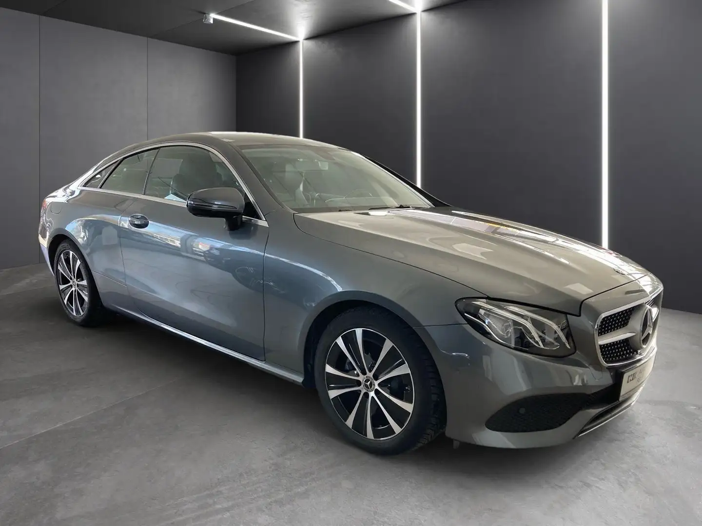Mercedes-Benz E 200 Avantgarde*Totwinkel*Kamera*LED*Park-Pilot Gris - 2
