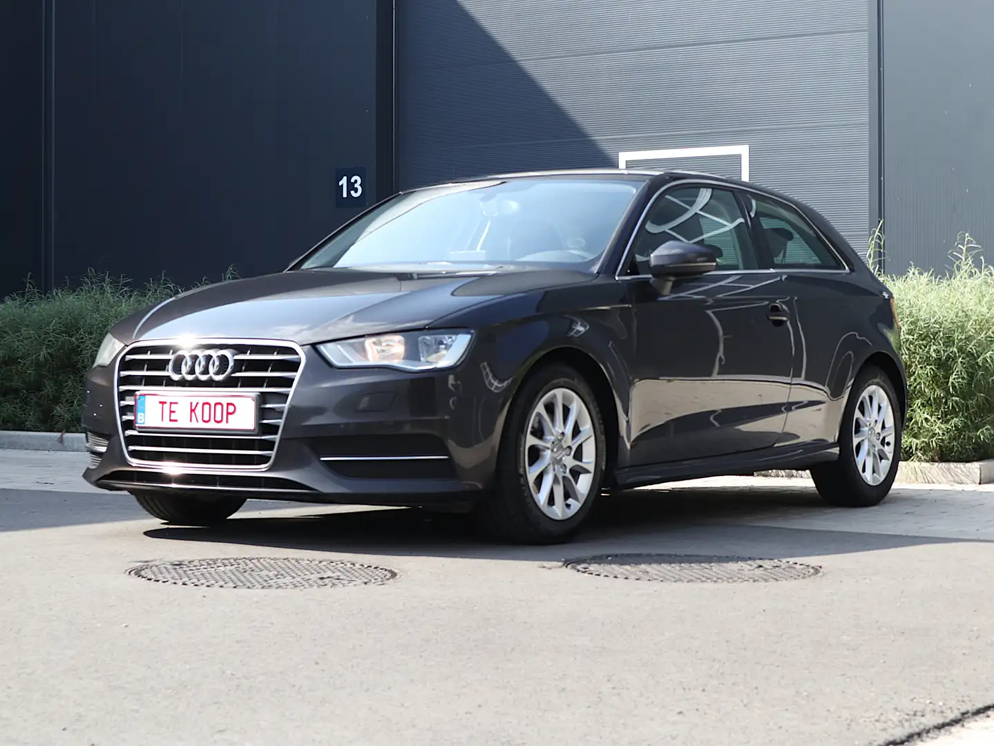 Audi A3 A3 1.6 TDI ultra Attraction Bruin - 1