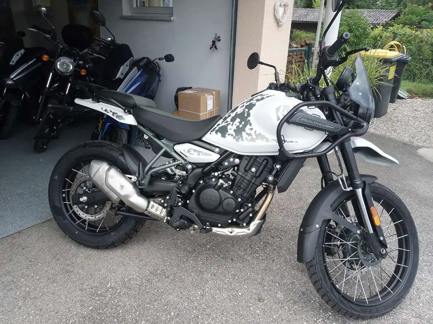 Royal Enfield Himalayan 450 - 1