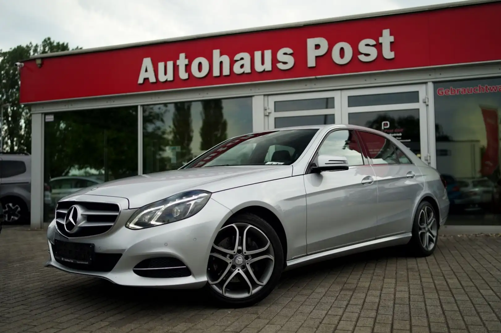 Mercedes-Benz E 220 CDI Lim. LED Kamera Navi Tempomat Sitzheiz Argent - 1