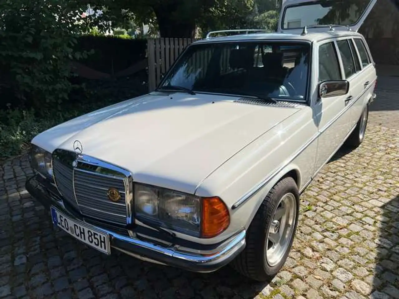 Mercedes-Benz 300 TD Turbo, foto 1