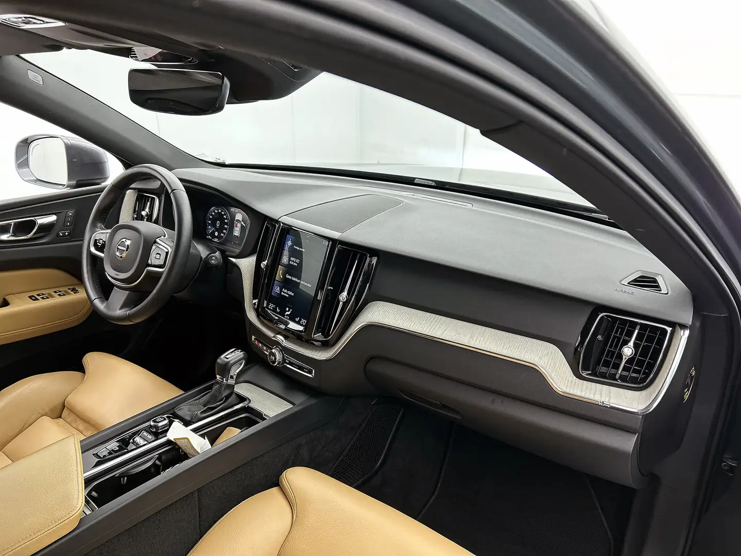 Volvo XC60 T5 AWD 251PK Inscription / Leder / Navigatie / Wi Grijs - 2