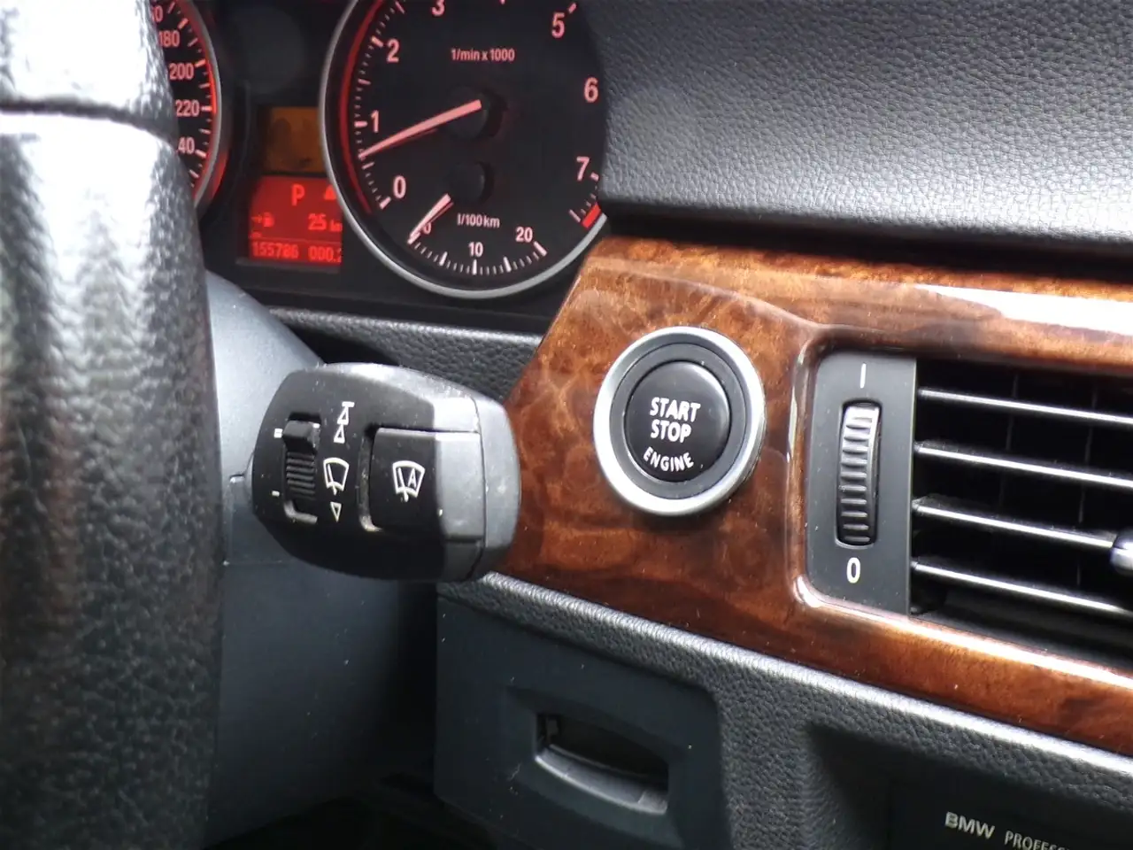 BMW 3 Series снимка BMW 3 Series