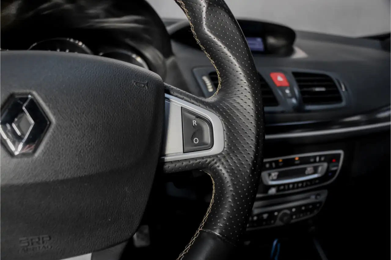 Renault Mégane Coupé RS 2.0 Turbo | 252 ch | BVM | Xénon | Échappement sport | Intérieur carbone | Phares adaptatifs