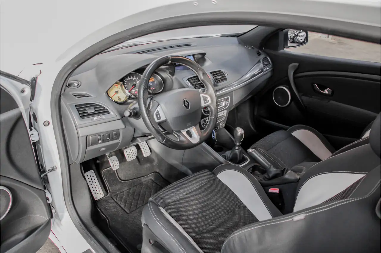 Renault Mégane Coupé RS 2.0 Turbo | 252 ch | BVM | Xénon | Échappement sport | Intérieur carbone | Phares adaptatifs