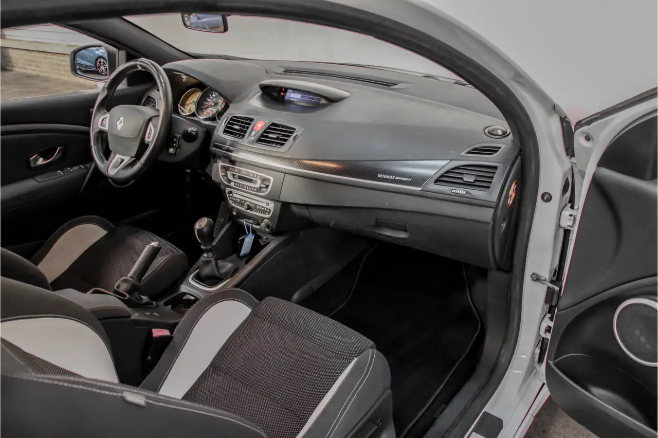 Renault Mégane Coupé RS 2.0 Turbo | 252 ch | BVM | Xénon | Échappement sport | Intérieur carbone | Phares adaptatifs