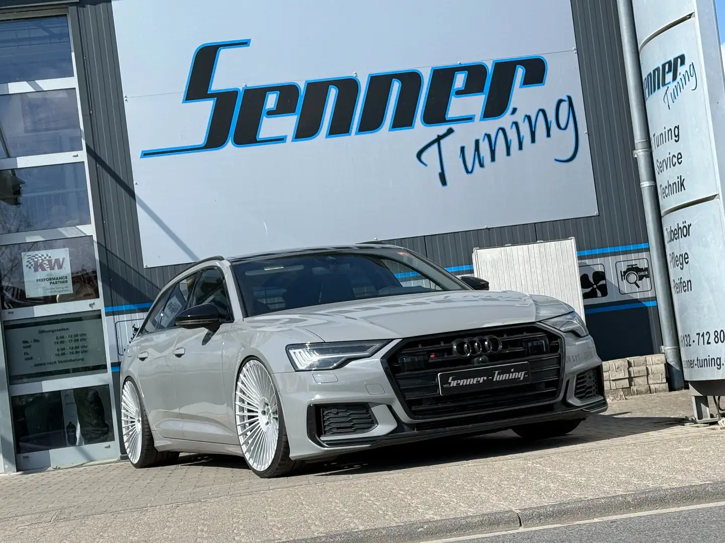 Audi S6 Avant 22" Felgen Airride SH Pano B&O Alc exclusive Grau - 1