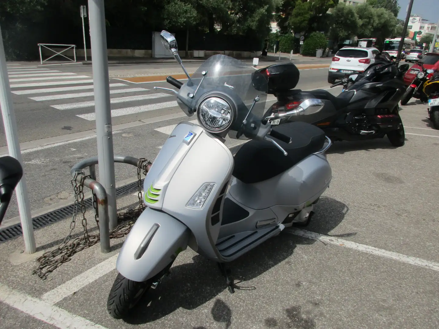 Vespa GTS 125 Gris - 2