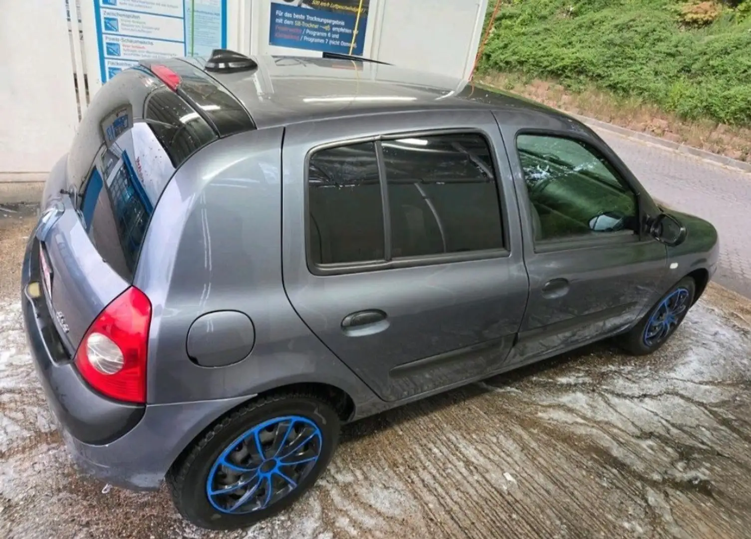 Renault Clio 1.2 16V Campus - 1