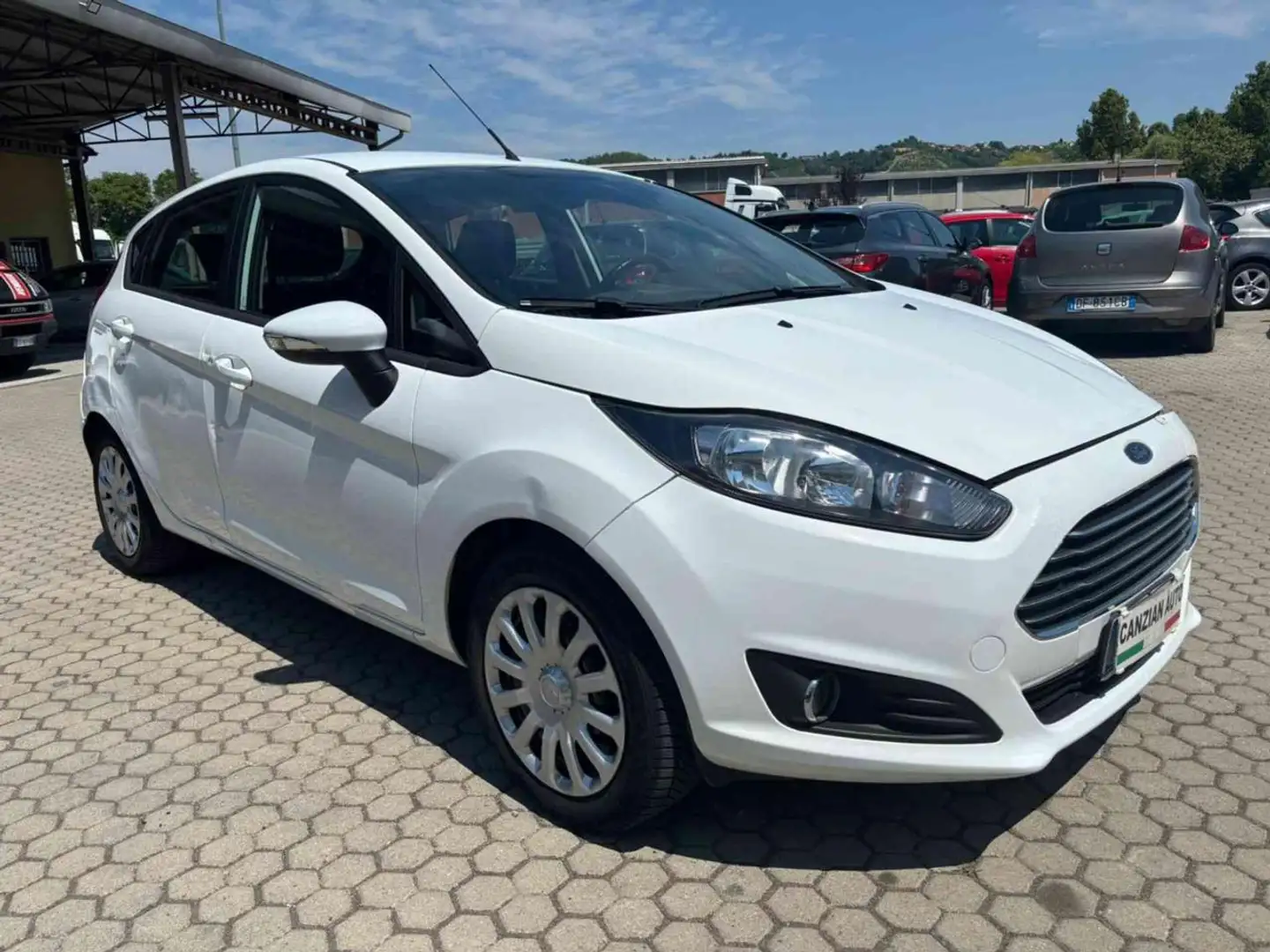 Ford Fiesta 1.5 TDCi 75CV 5 porte Titanium Bianco - 2