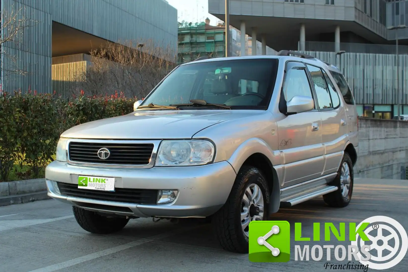 Tata Safari 3.0 Dicor 7 posti 4x4, Sensori posteriori, Pedane Gris - 1