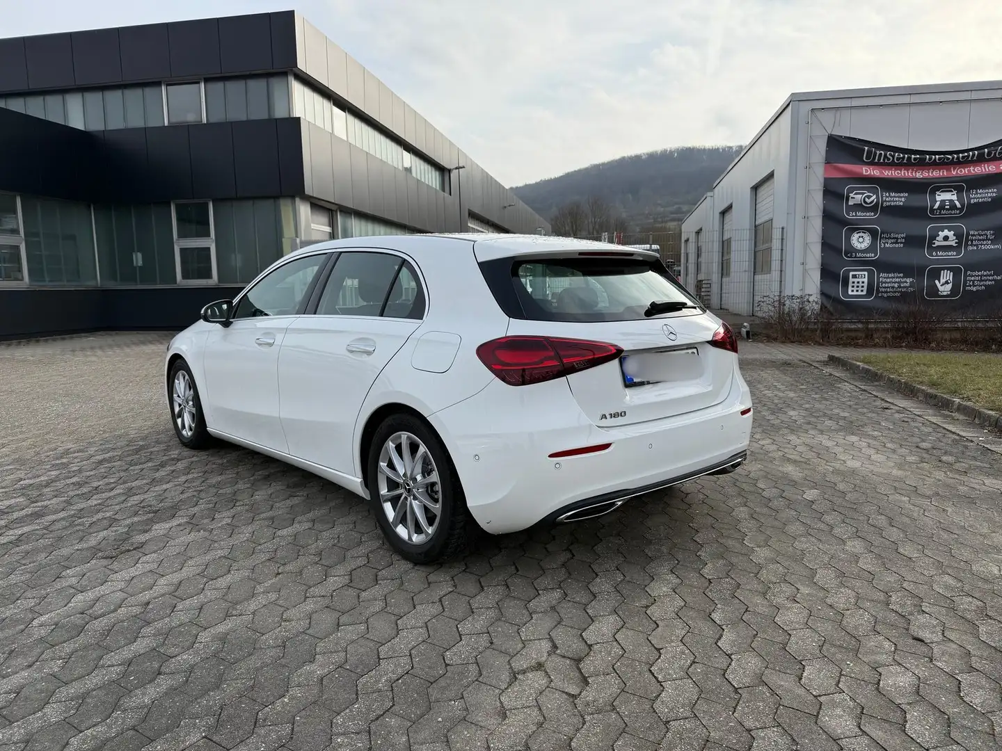 Mercedes-Benz A 180 Progressive Advanced+ AHK/Tot/Kamera/Distr Weiß - 2