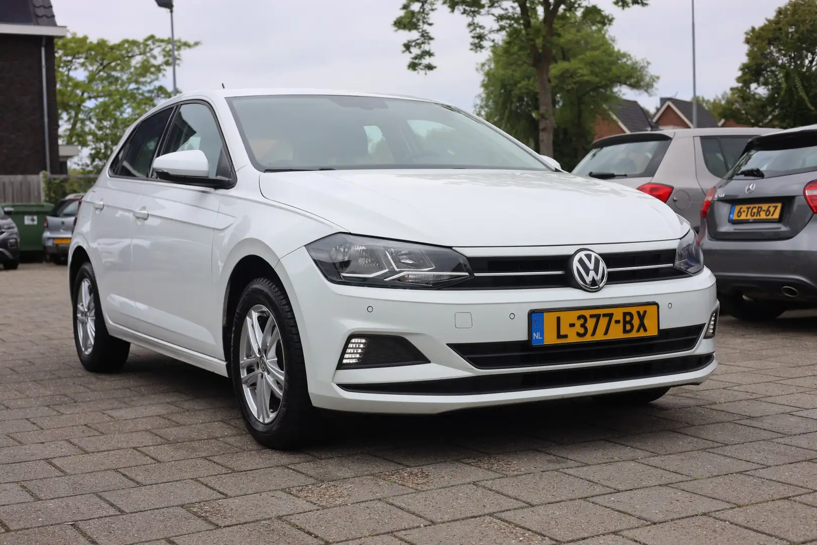 Volkswagen Polo 1.0 COMFORTLINE | NAVI | CARPLAY | 15 INCH | PDC Wit - 2