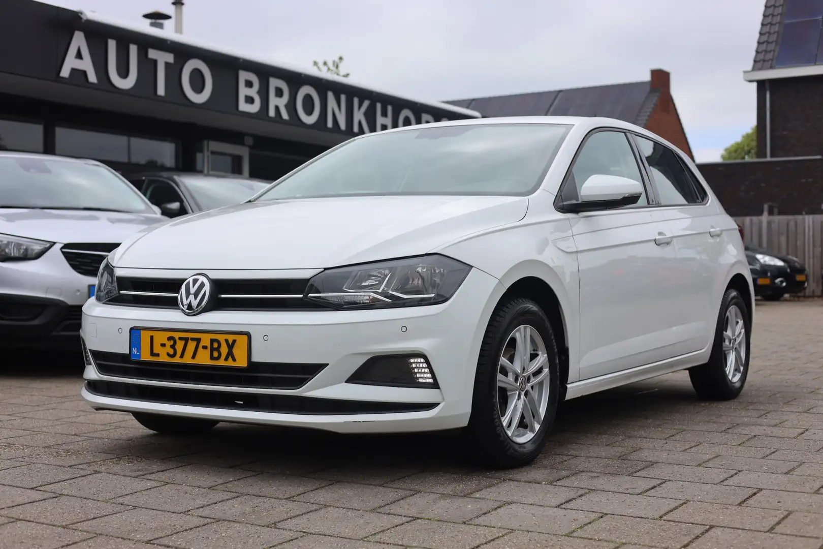 Volkswagen Polo 1.0 COMFORTLINE | NAVI | CARPLAY | 15 INCH | PDC Wit - 1