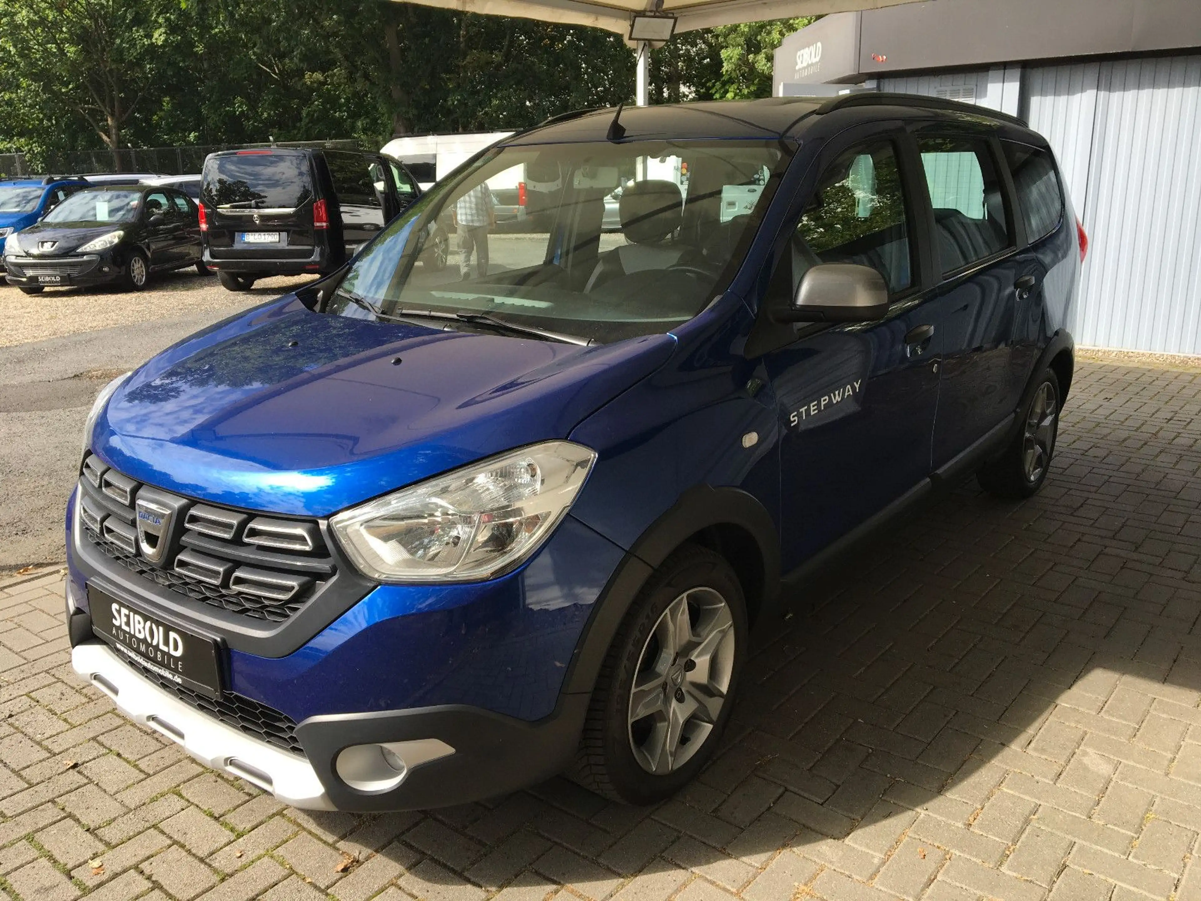 Dacia Lodgy 1.3 TCE Stepway/1.Hd/Klima/Sitzh/Navi/Temp