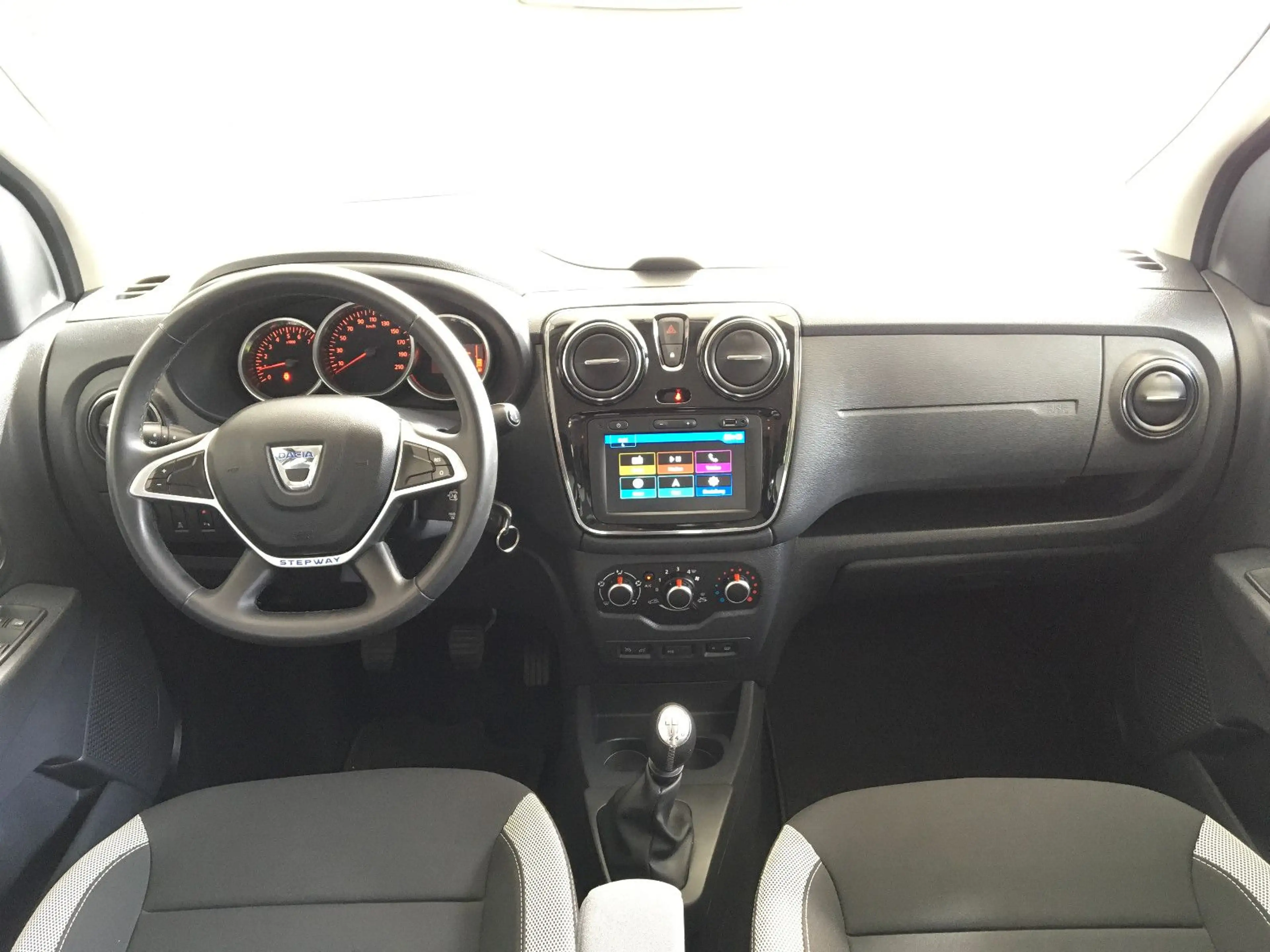 Dacia Lodgy 1.3 TCE Stepway/1.Hd/Klima/Sitzh/Navi/Temp — photo 12