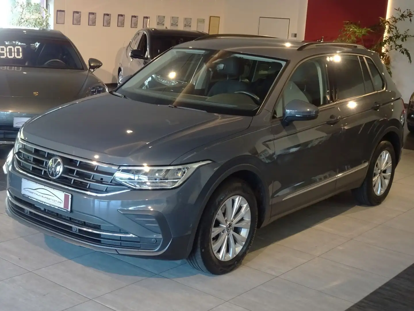 Volkswagen Tiguan 1,5 TSI DSG Life/Open&Close/Navi/3-Zonen Gris - 1