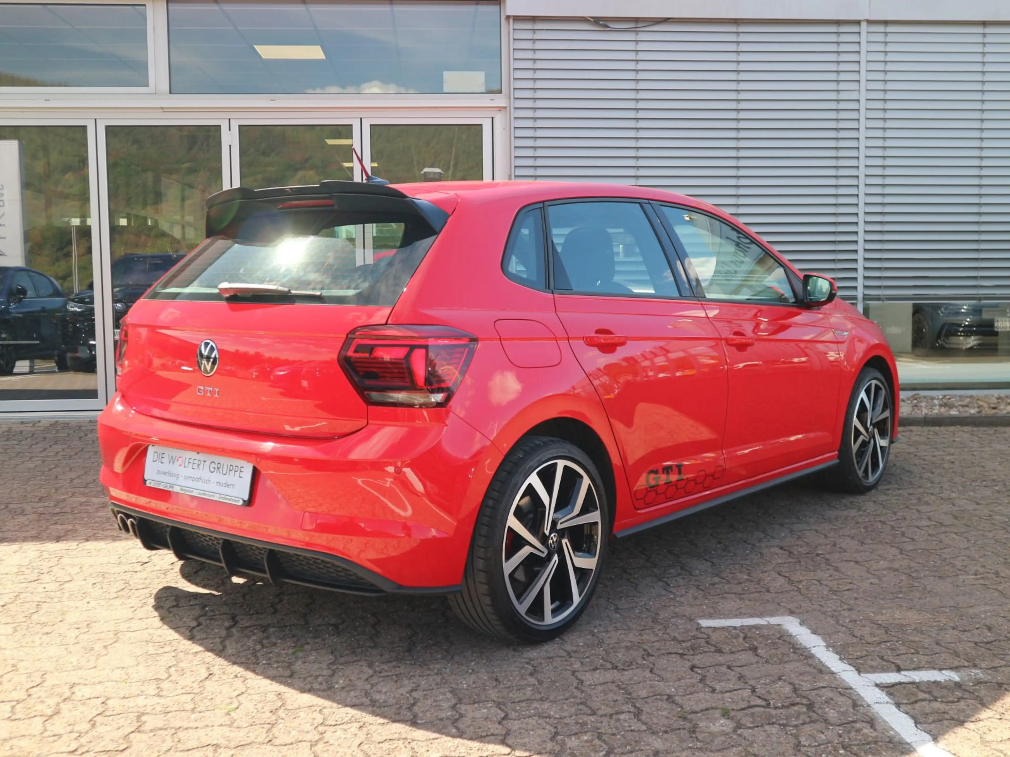 Volkswagen Polo GTI 2.0 TSI DSG LED ACC PDC DAB+ — photo 6