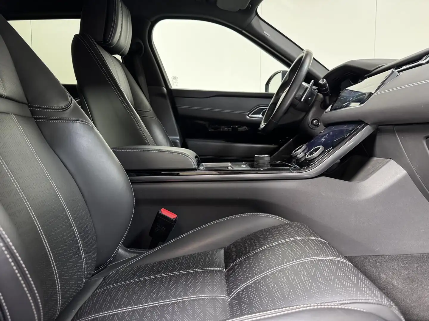 Land Rover Range Rover Velar 2.0 Benzine P300 - R Dynamic - Apple CarPlay To... Zwart - 2
