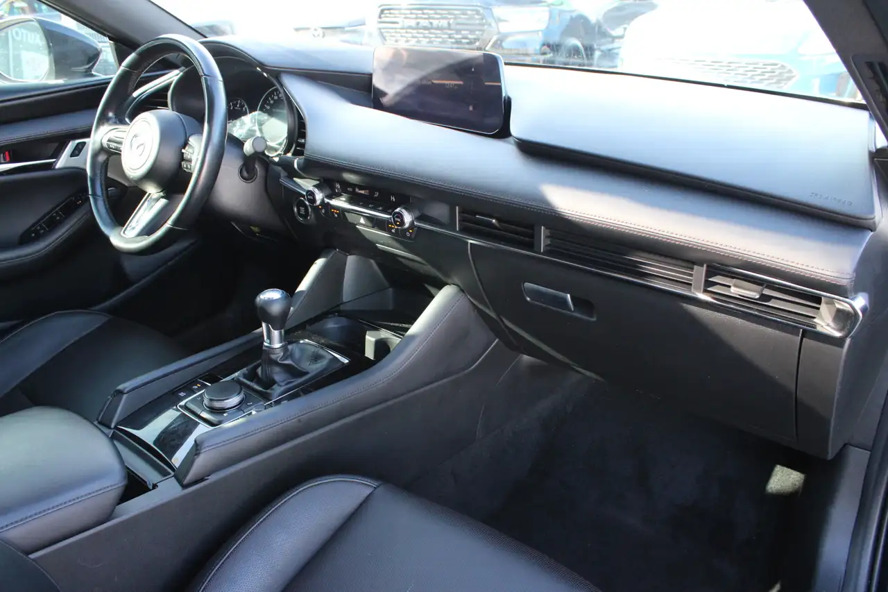 Mazda 3 снимка Mazda 3