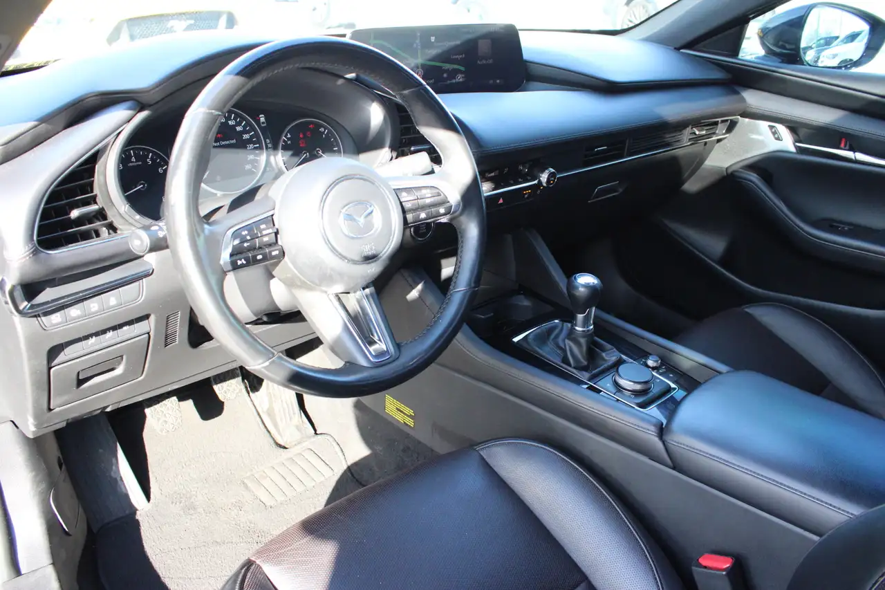Mazda 3 снимка Mazda 3