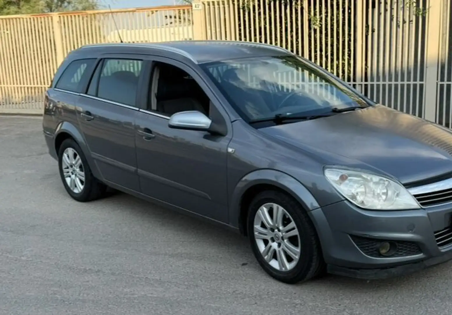 Opel Astra 1.7 CDTI 101CV Station Wagon Cosmo Grigio - 2