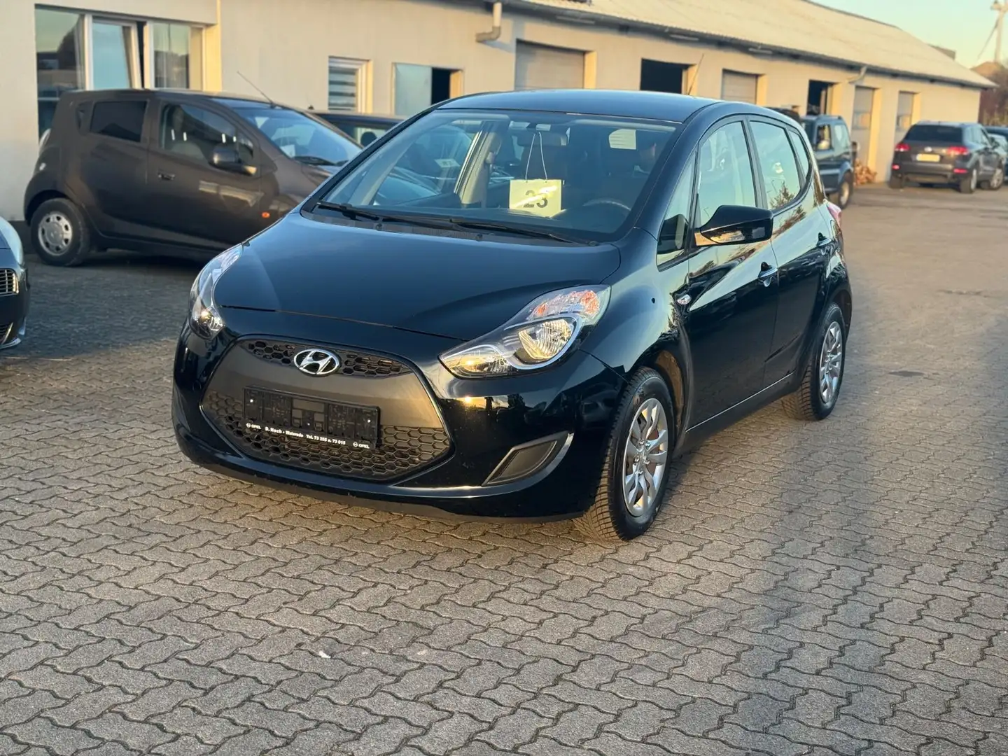 Hyundai iX20 blue Classic Schwarz - 1