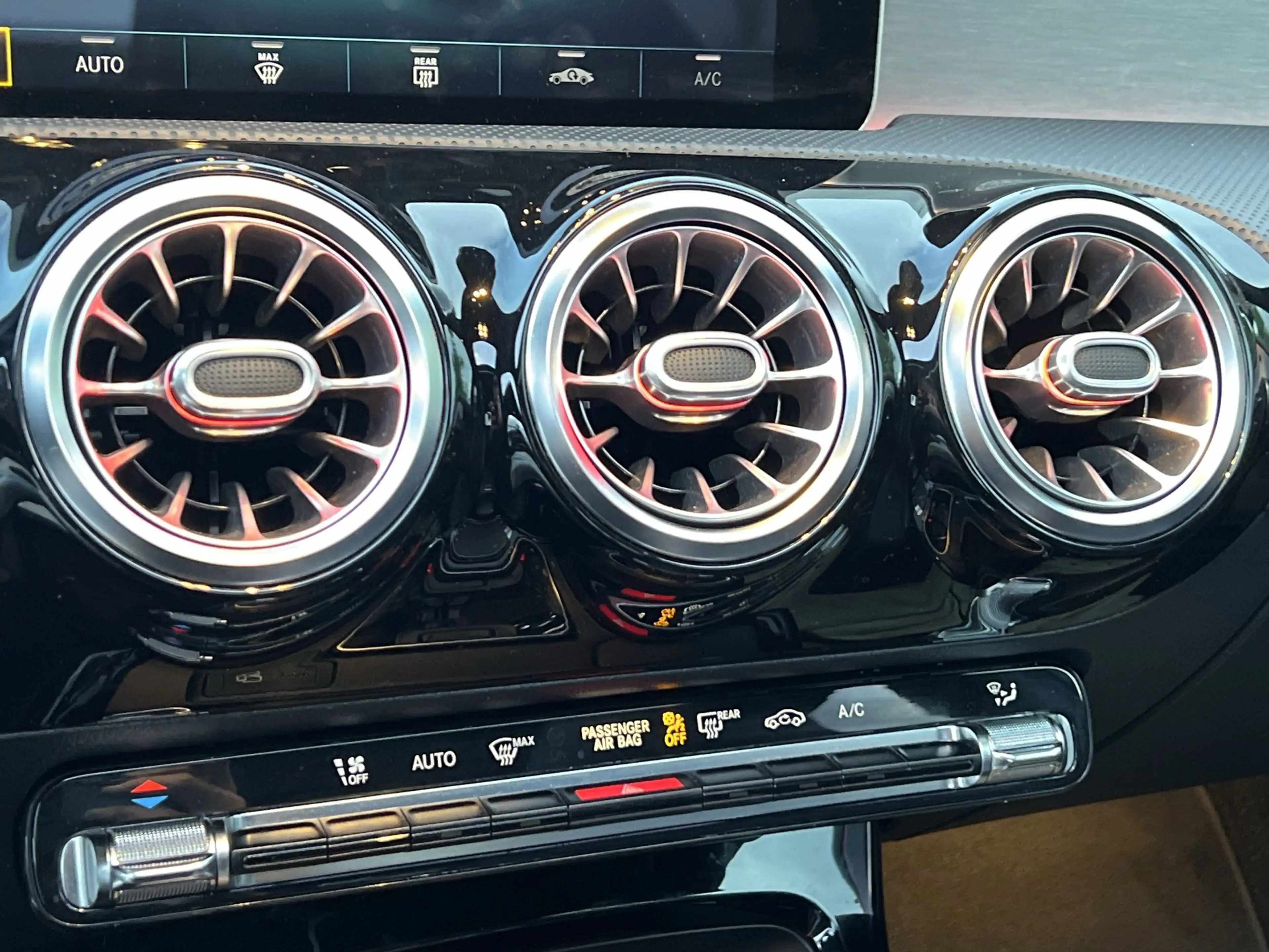 Mercedes-Benz A 250 Premium Plus |PANO|CARPLAY|CLIMA|AMG-LINE|CLIMA| 5 — photo 31