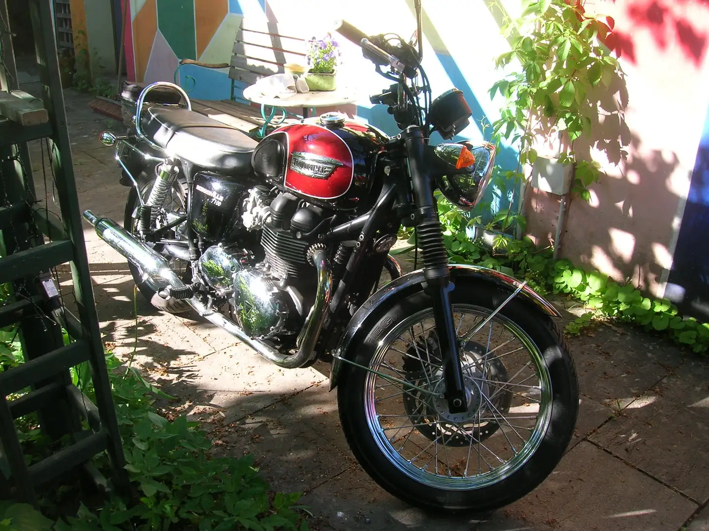 Triumph Bonneville T100 Fekete - 2
