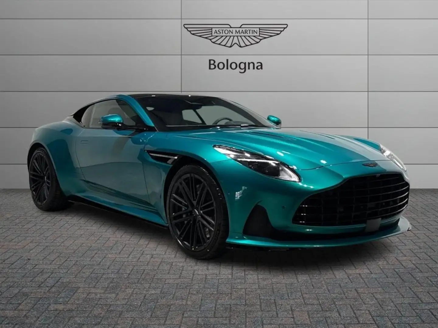 Aston Martin DB12 V8 Coupé Verde - 1