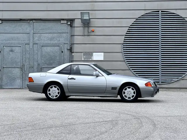 Mercedes-Benz SL 300 300 SL Roadster / Cabrio / Benzin / Silberpfeil