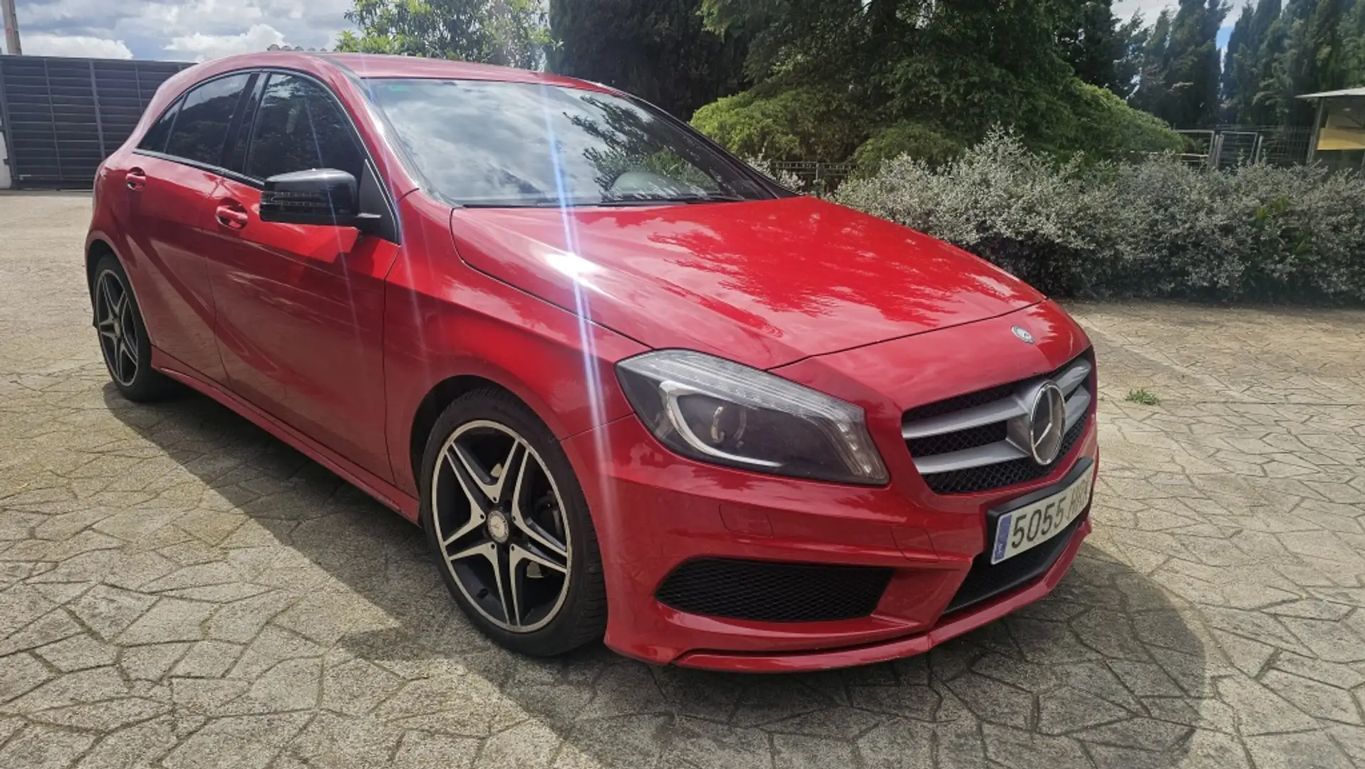 Mercedes-Benz A 200 200CDI BE AMG Sport 7G-DCT Rouge - 1