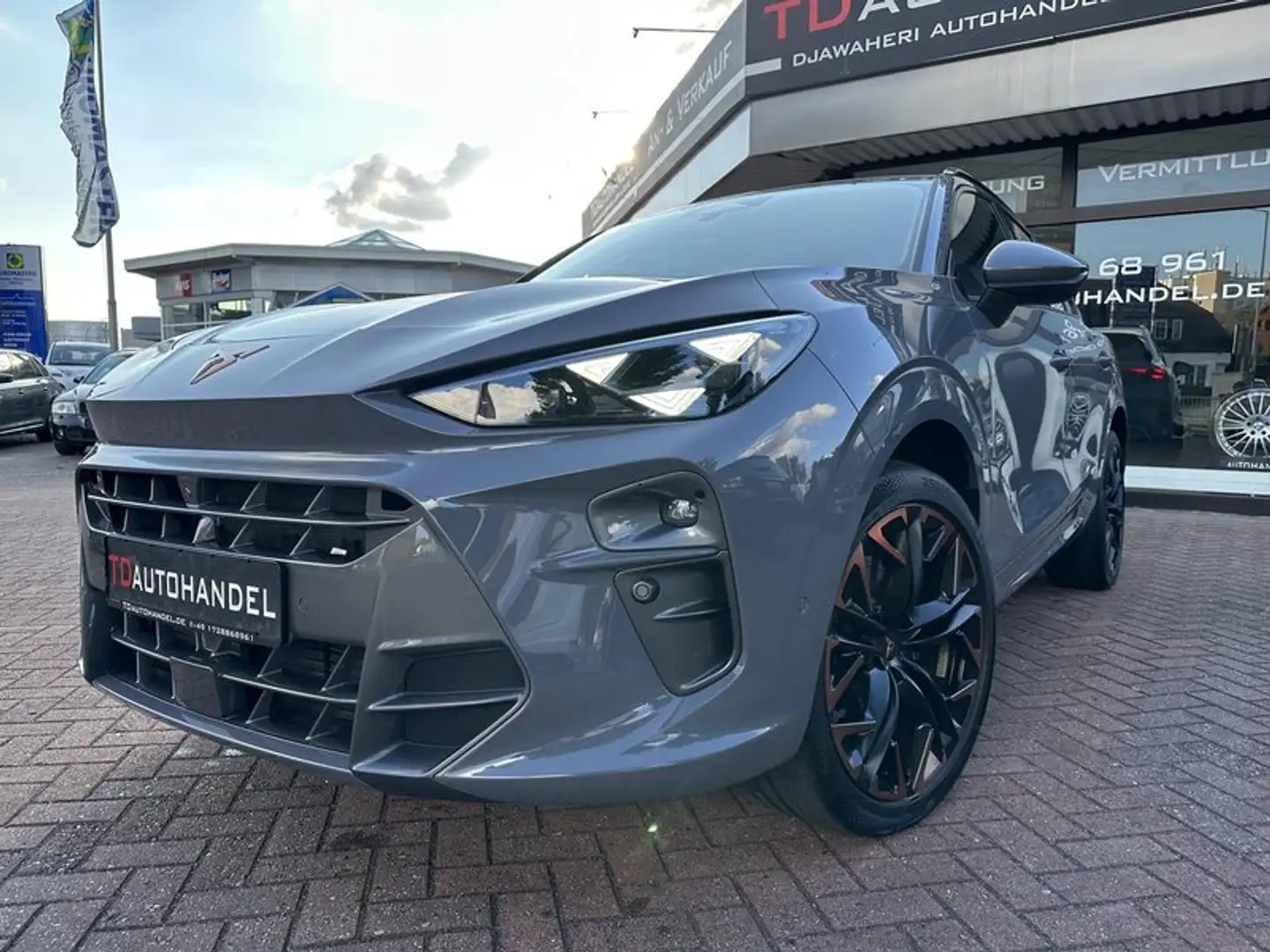 CUPRA Terramar 4Drive VZ AHK LED PANO 360° DSG 195 kW Grau - 1