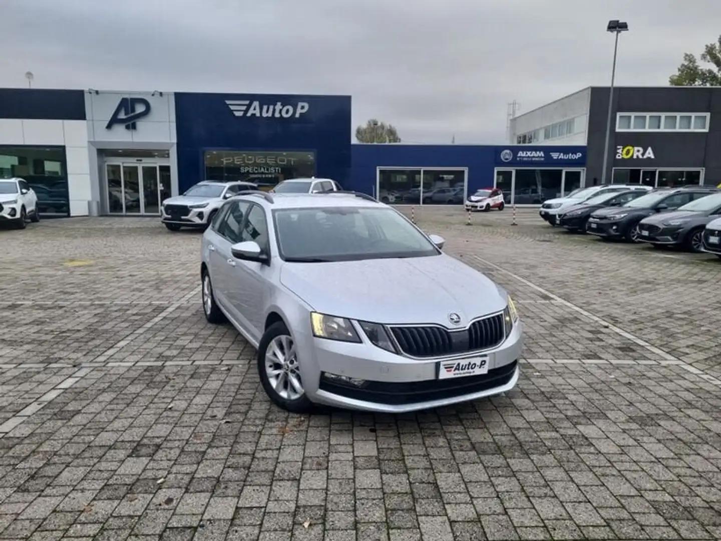 Skoda Octavia 1.5 DSG Wagon Executive G-Tec Argento - 2