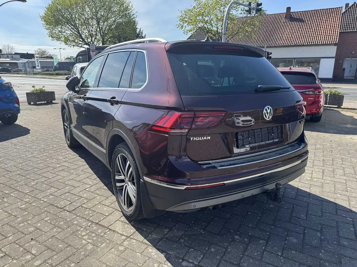 Volkswagen Tiguan 2.0 TDI AWD DSG Highline Pano/Standh./AHK Rot - 2