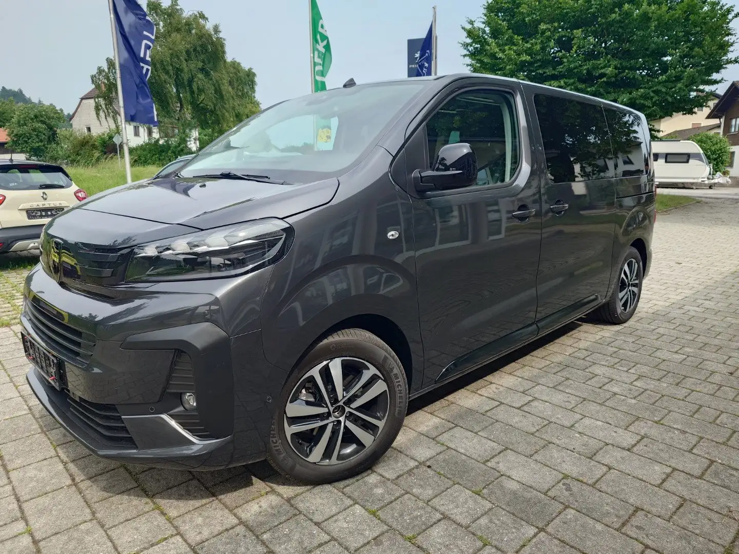 Peugeot Traveller Allure L2 HDi 180 EAT8 *7-sitzer*StdHzg*Pano*AHK* Grau - 1