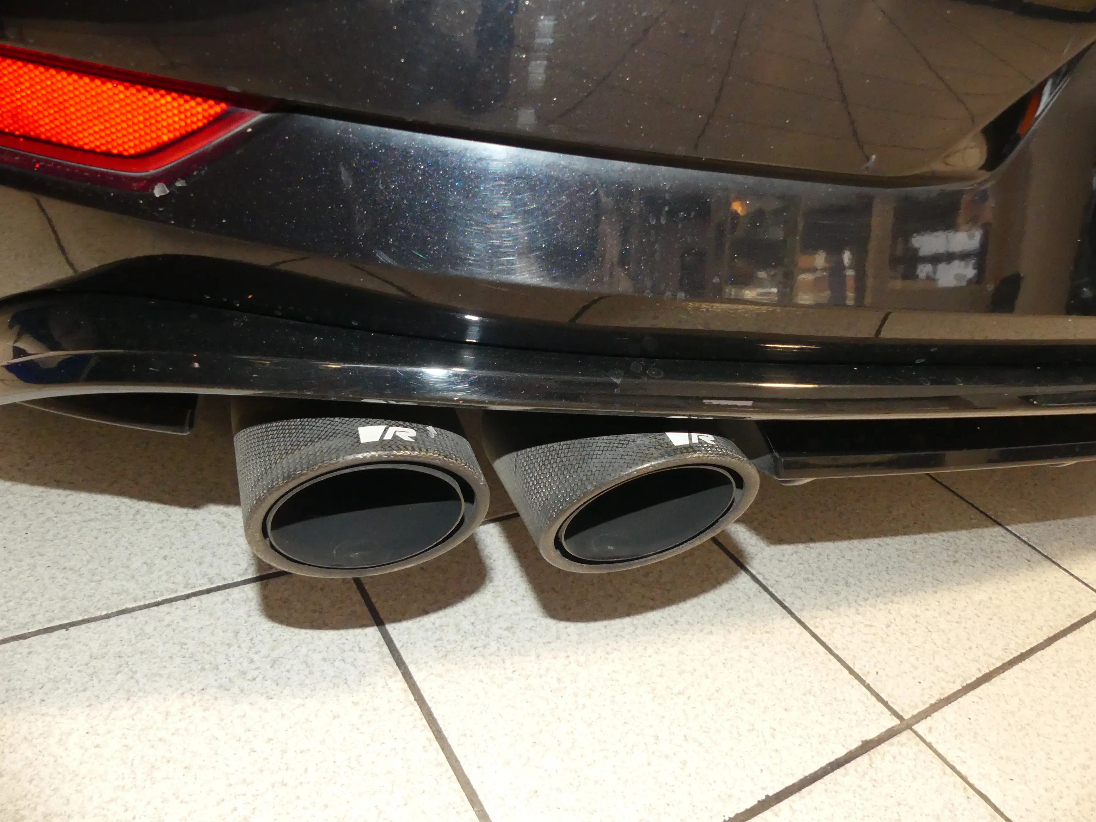 Volkswagen Golf R — photo 10