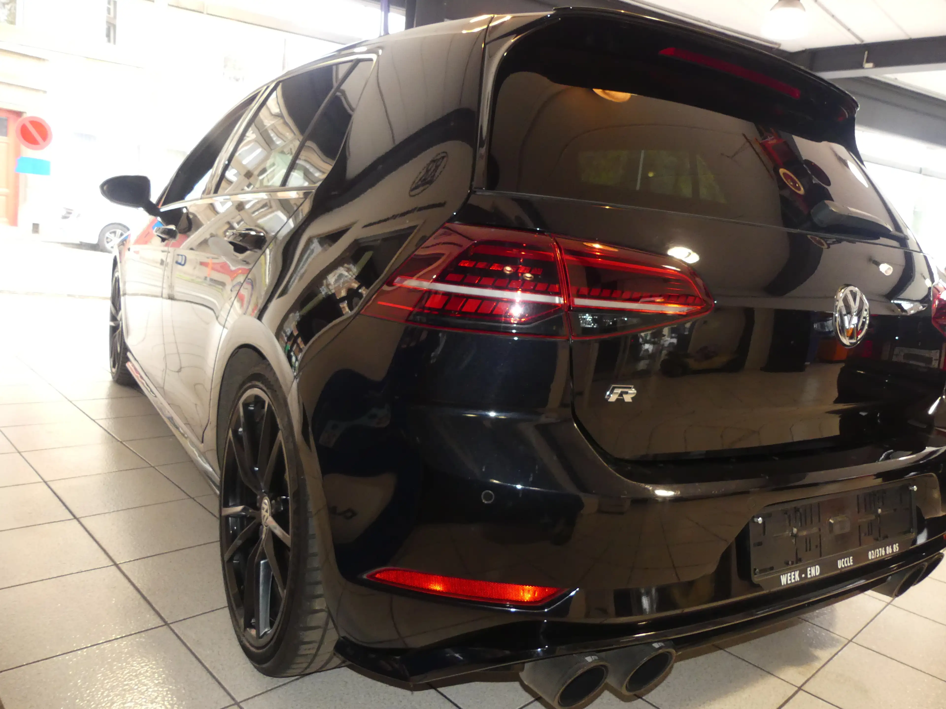 Volkswagen Golf R — photo 8