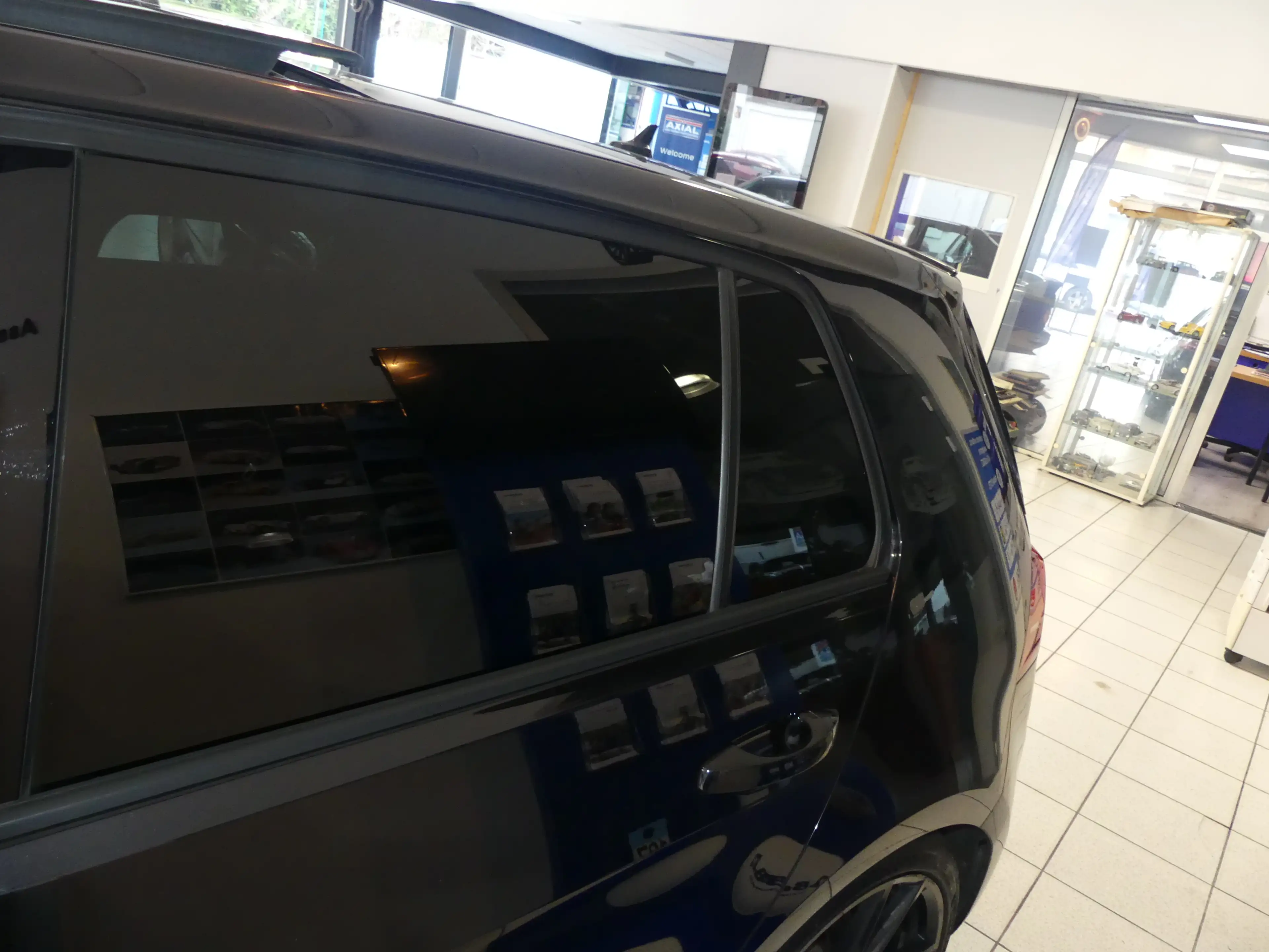 Volkswagen Golf R — photo 13