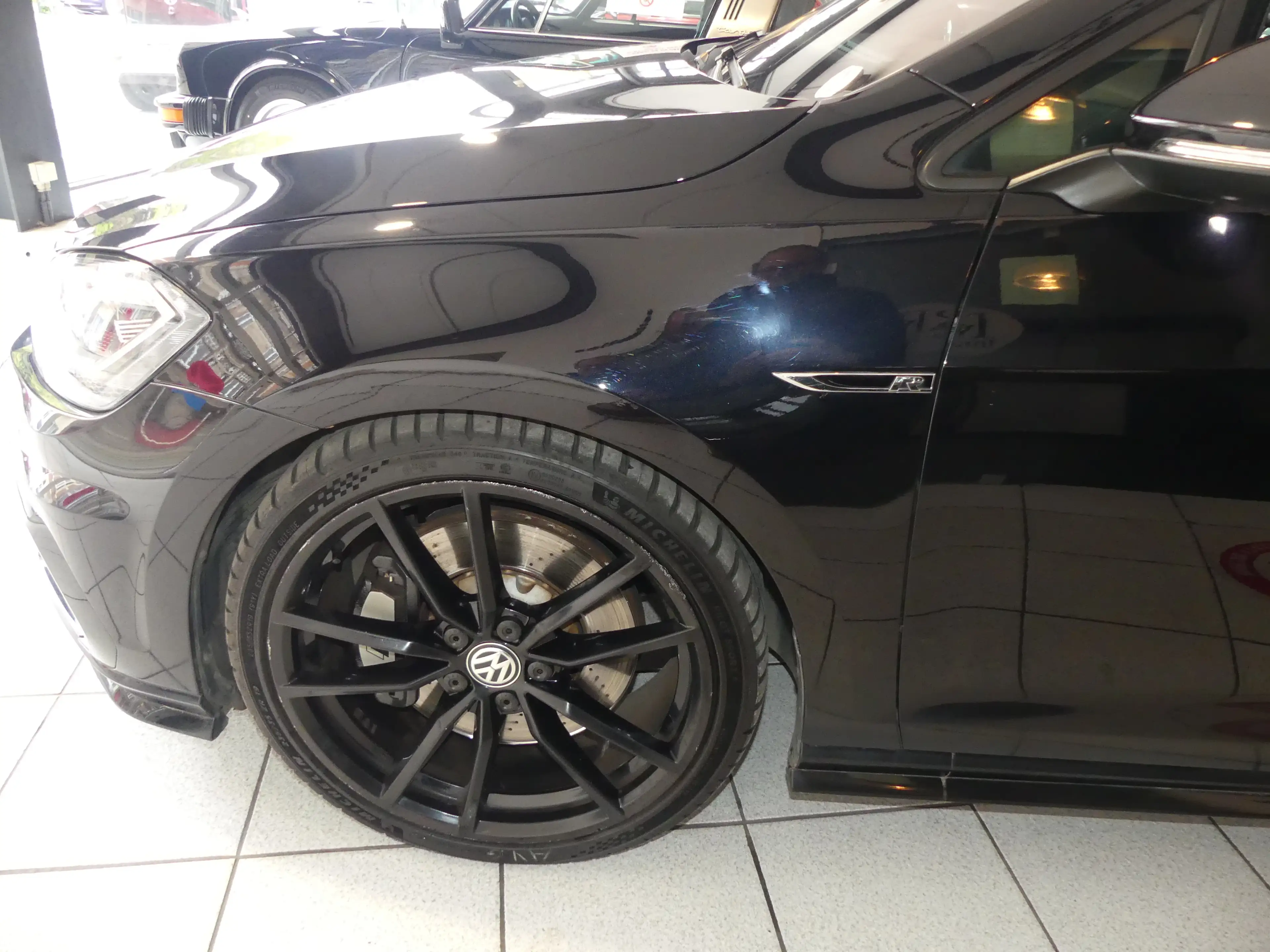 Volkswagen Golf R — photo 6