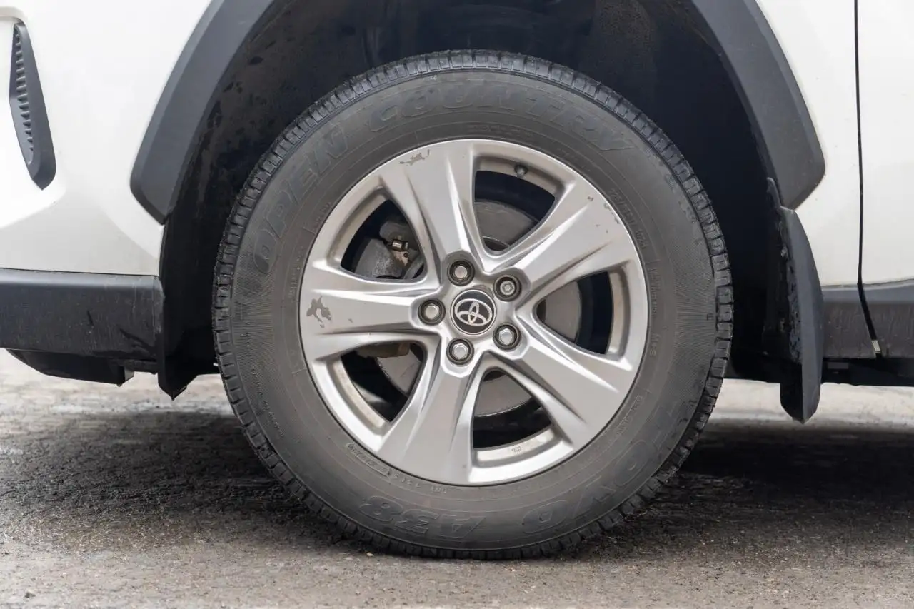 Toyota RAV 4 снимка Toyota RAV 4